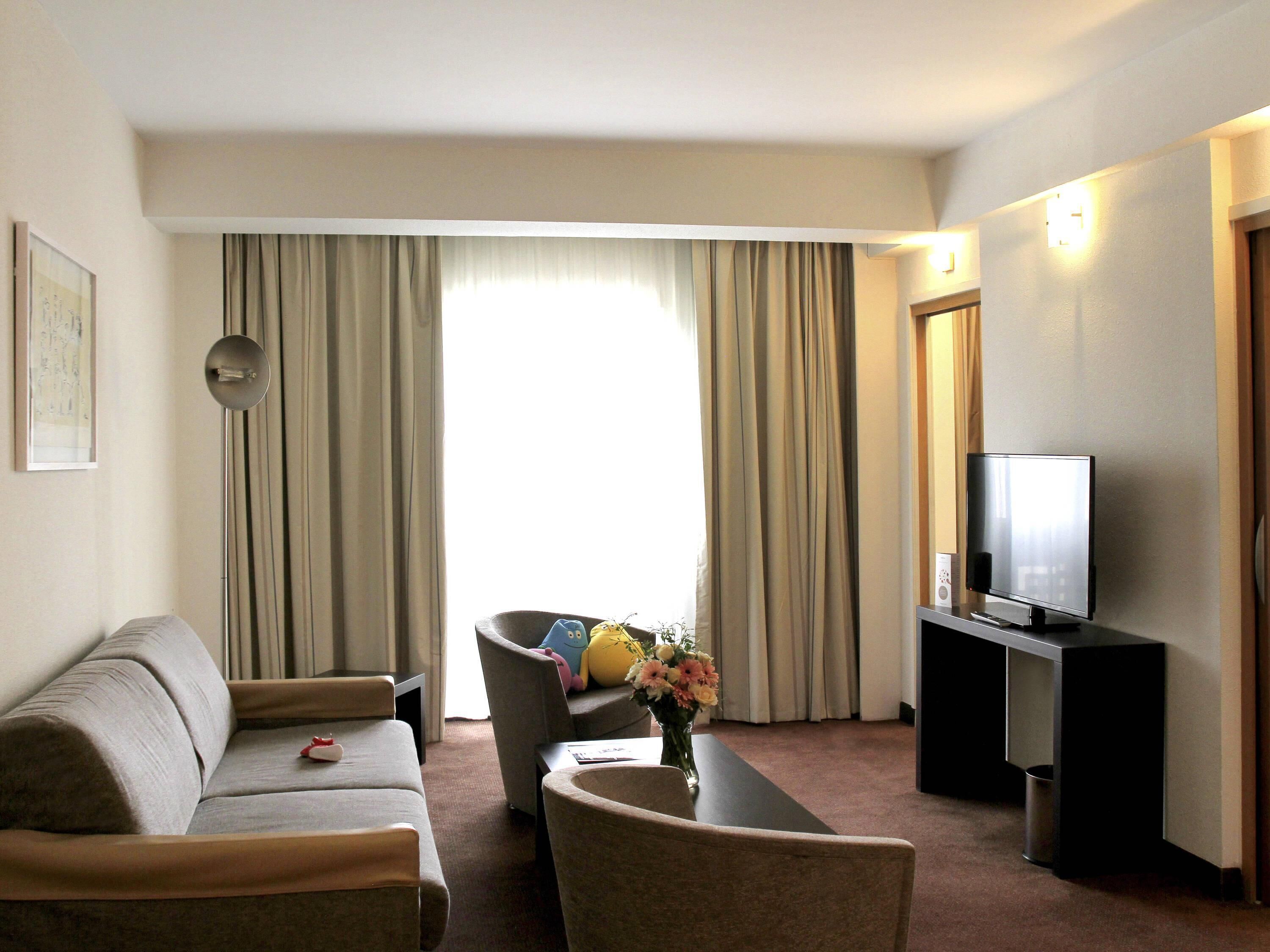 Junior Suite, 1 Double Bed with Sofa bed | Premium bedding, minibar, in-room safe, desk