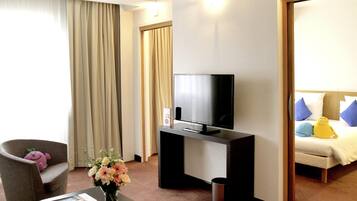 Suite Junior, 1 lit double et 1 canapé-lit | Literie de qualité supérieure, minibar, coffres-forts dans les chambres