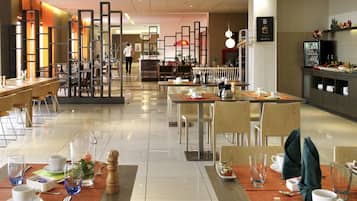 Breakfast, lunch and dinner served