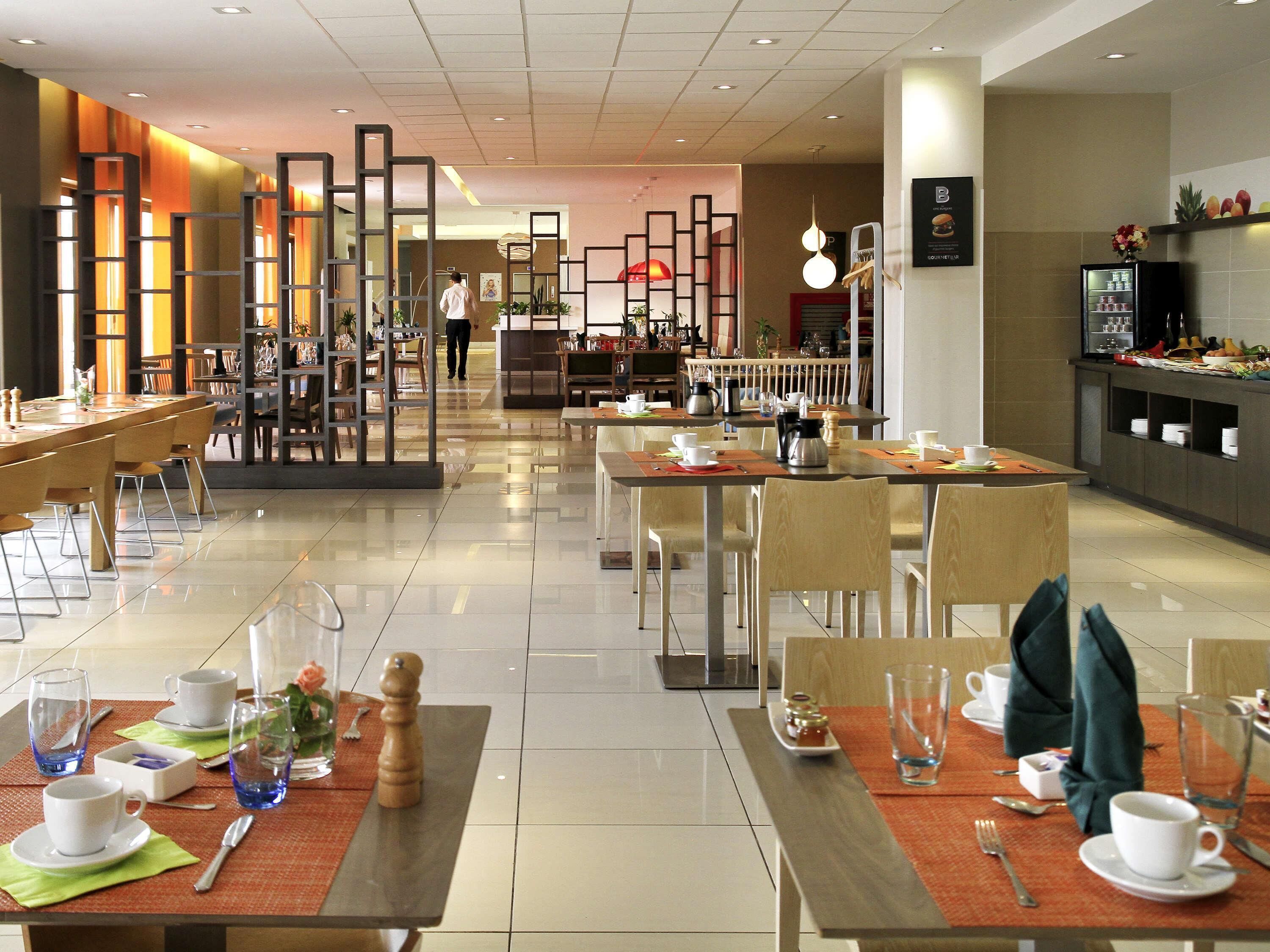 Breakfast, lunch and dinner served 
