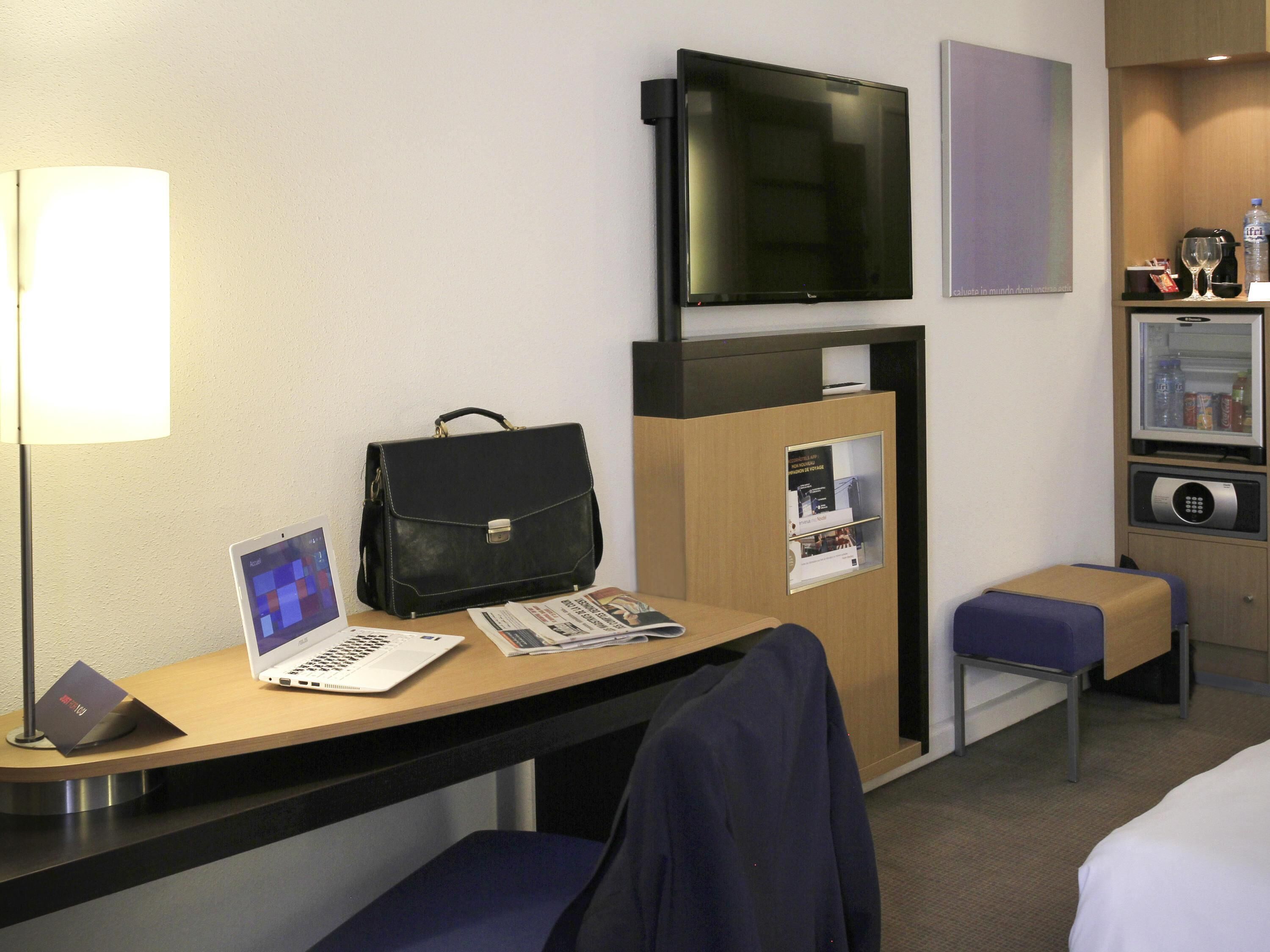 executive double room, 1 double bed with sofa bed | premium bedding, minibar, in-room safe, desk