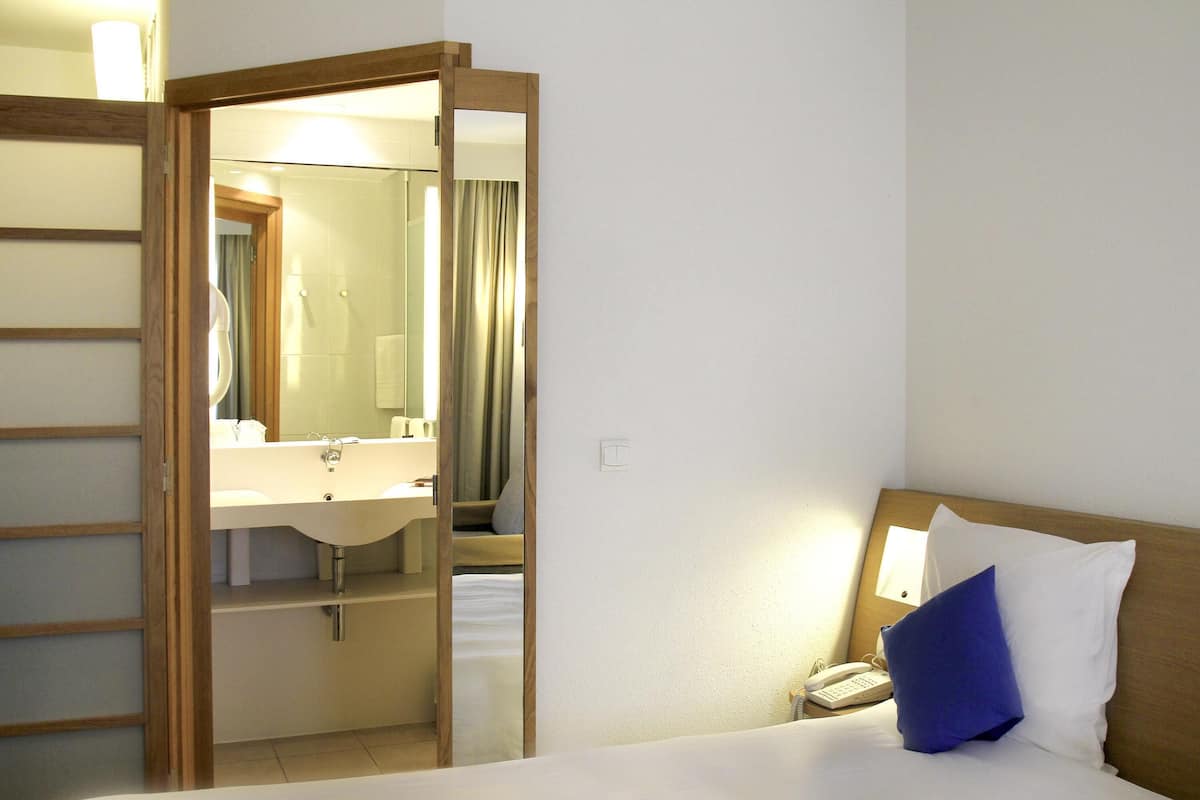 Superior dubbelrum - 1 dubbelsäng med bäddsoffa | Sängtillbehör av högsta kvalitet och minibar