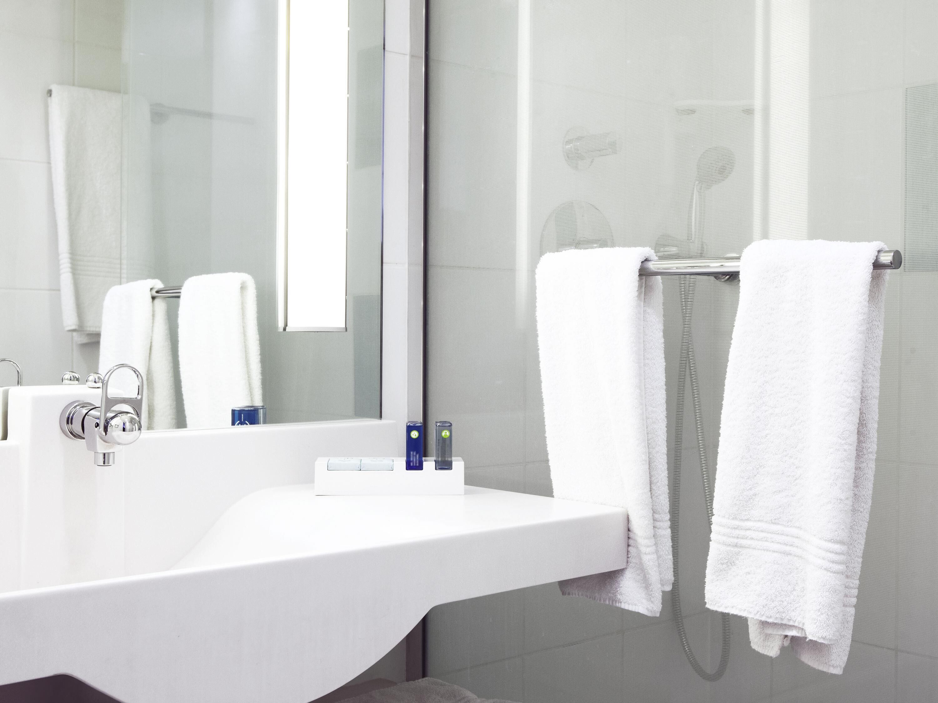 superior twin room, multiple beds | premium bedding, minibar, in-room safe, desk