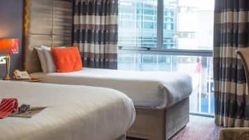 Triple Room | Desk, iron/ironing board (on request), WiFi (free)