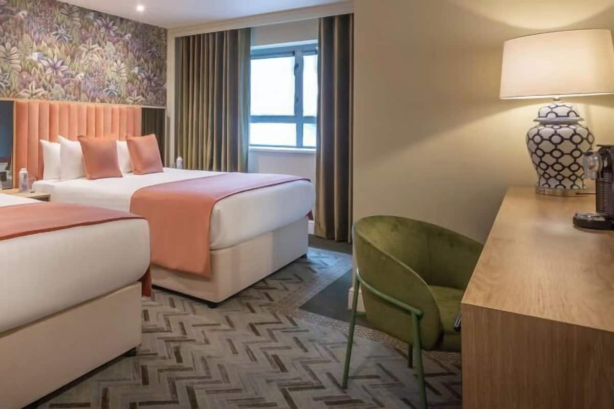 Escrivaninha, ferros/tábuas de passar roupa, Wi-Fi de cortesia