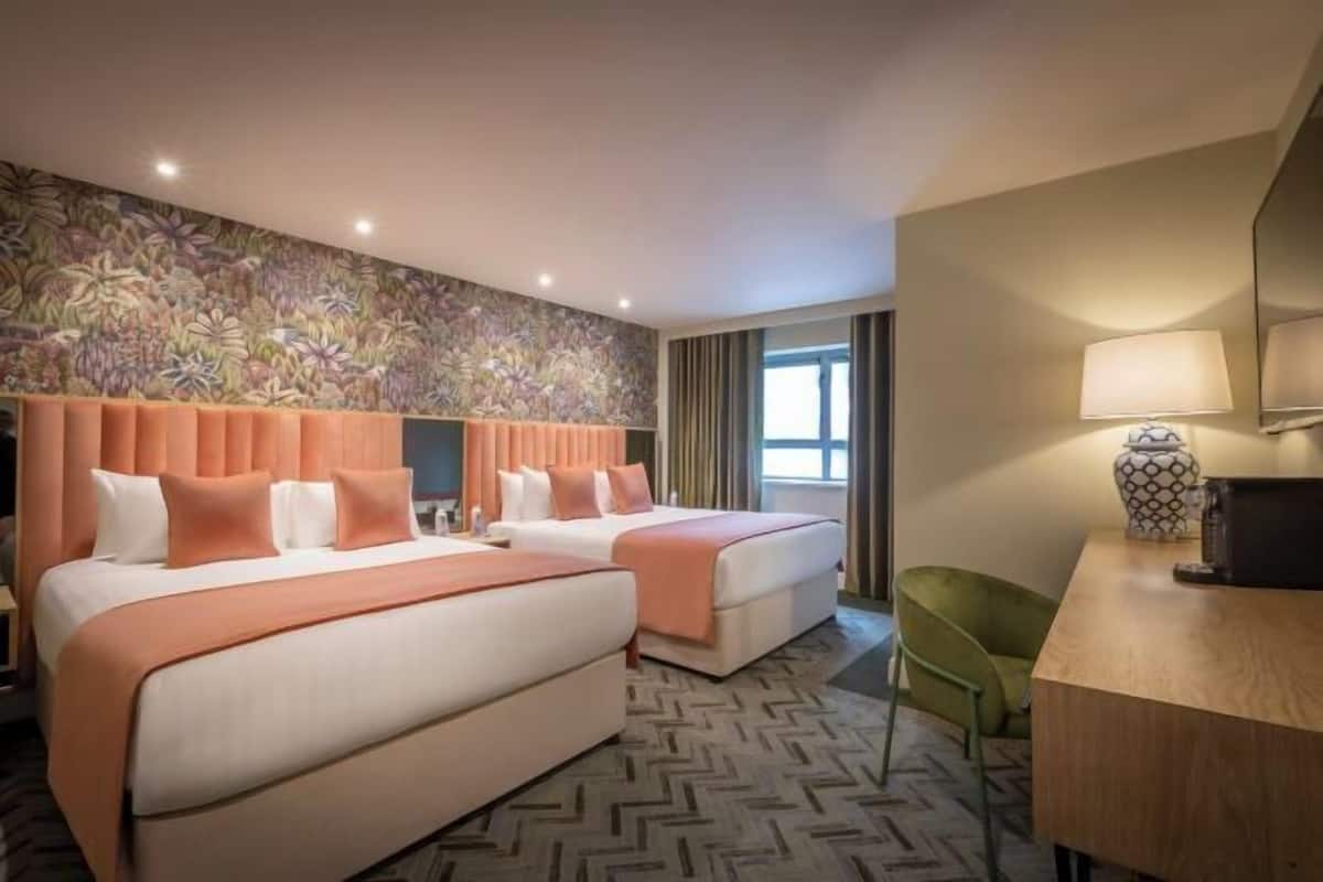 Escrivaninha, ferros/tábuas de passar roupa, Wi-Fi de cortesia