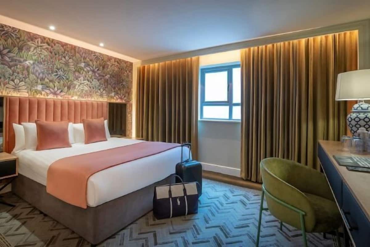 Escrivaninha, ferros/tábuas de passar roupa, Wi-Fi de cortesia