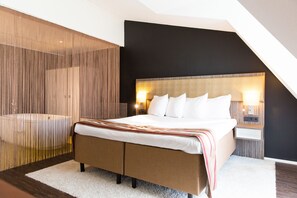 Suite, 1 cama matrimonial, para no fumadores, tina | Sábanas de algodón egipcio y ropa de cama de alta calidad 