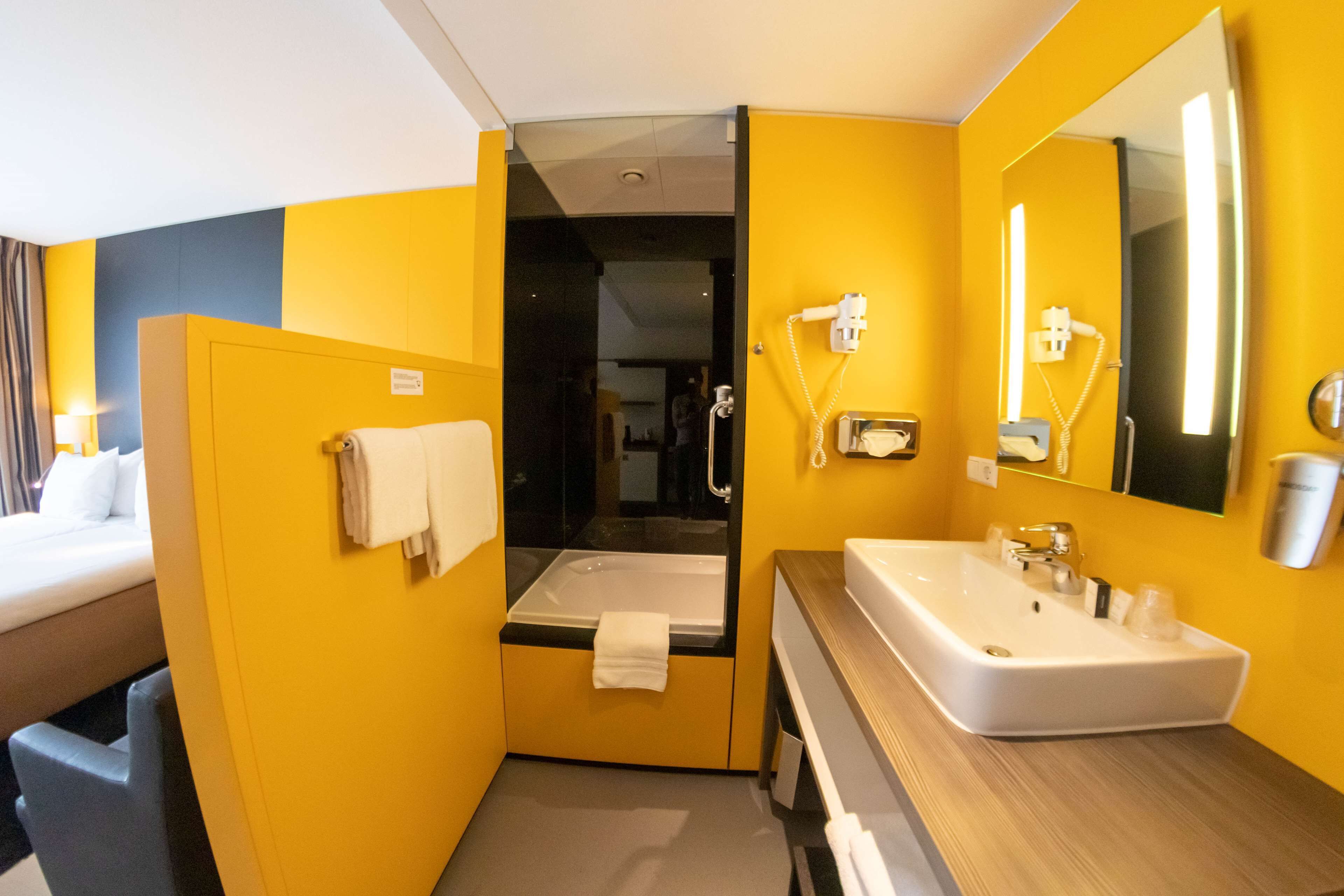 egyptian cotton sheets, premium bedding, in-room safe