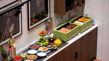Petit déjeuner buffet servi tous les jours en supplément
