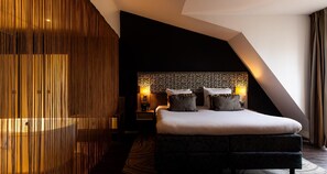 Egyptian cotton sheets, premium bedding, in-room safe - City Hotel Gouda - World Hotels Crafted Collections (Gouda)