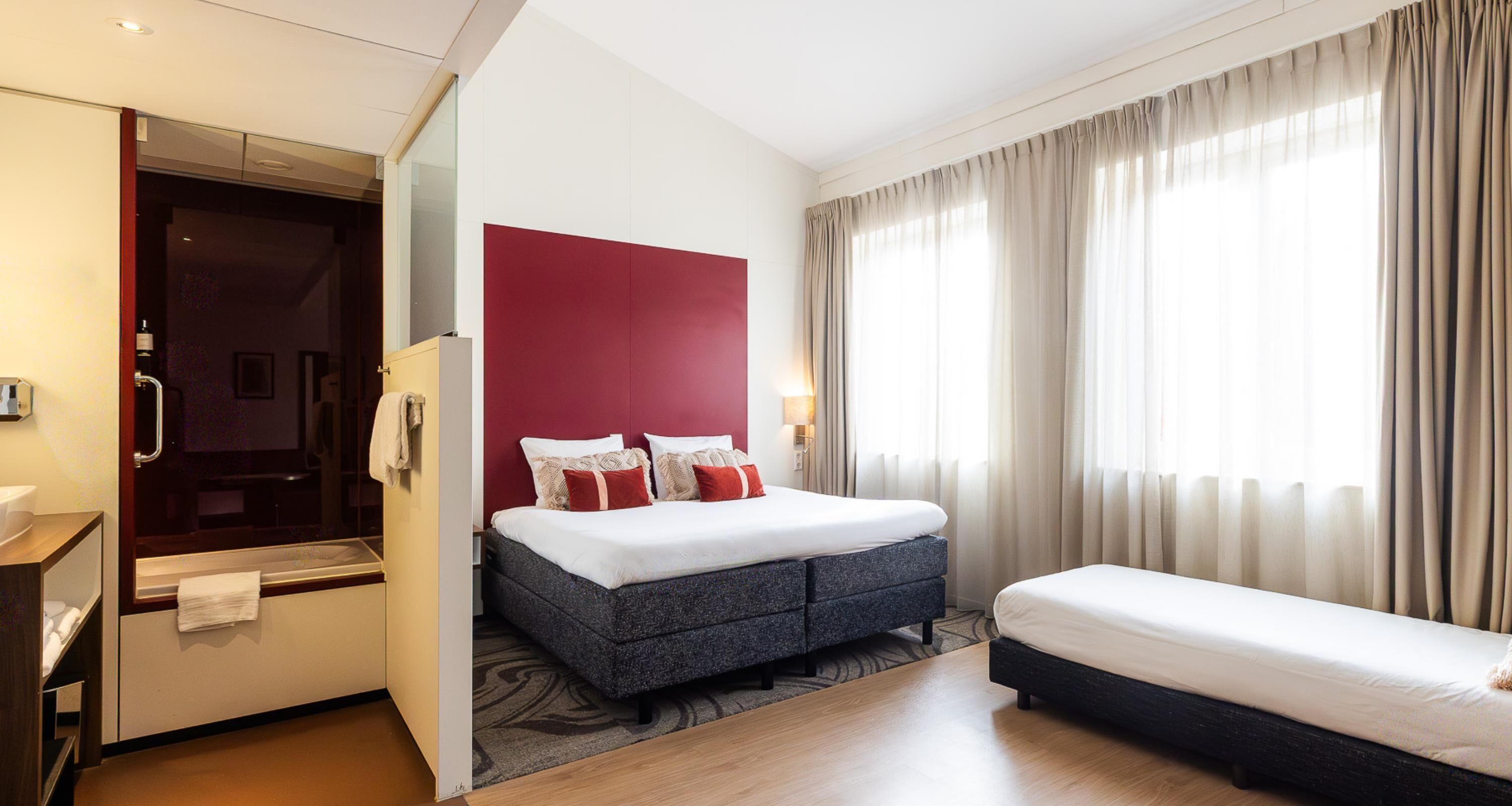 Egyptian cotton sheets, premium bedding, in-room safe