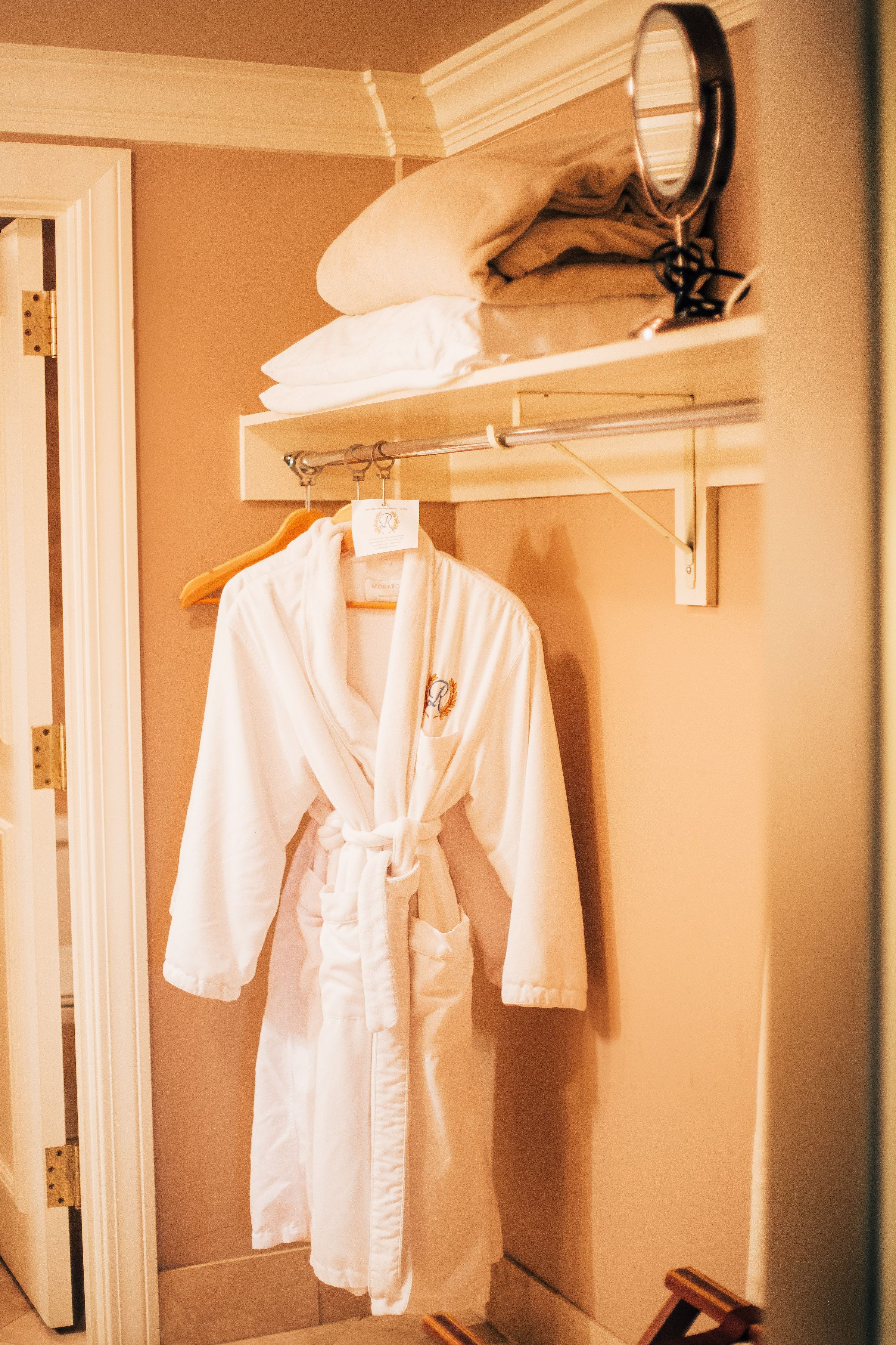 standard double room | bathroom | free toiletries, hair dryer, towels, soap