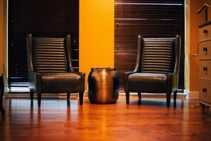 VIP | Két bảo mật tại phòng, trang trí khác biệt 