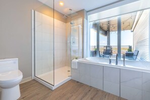 Suite, 1 kingsize-seng, ikke-røyk (Upgrade) | Allergitestet sengetøy, skrivebord og blendingsgardiner