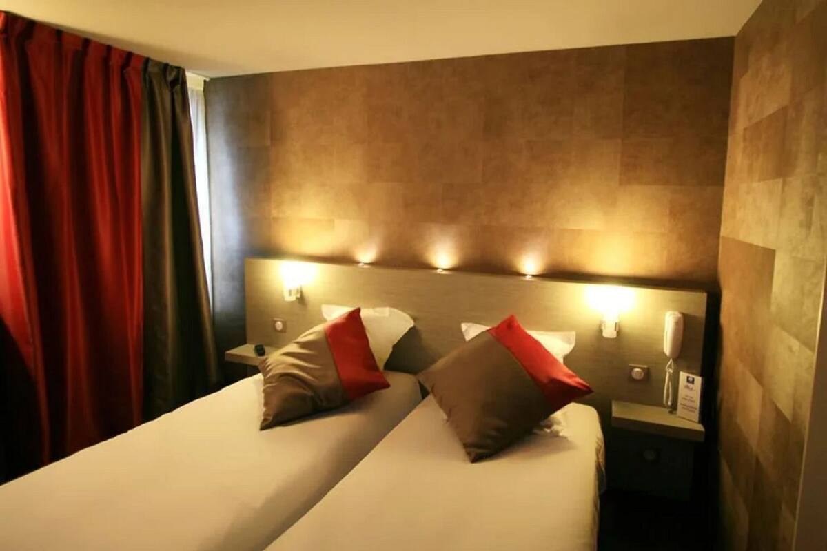 In-room safe, desk, laptop workspace, blackout curtains