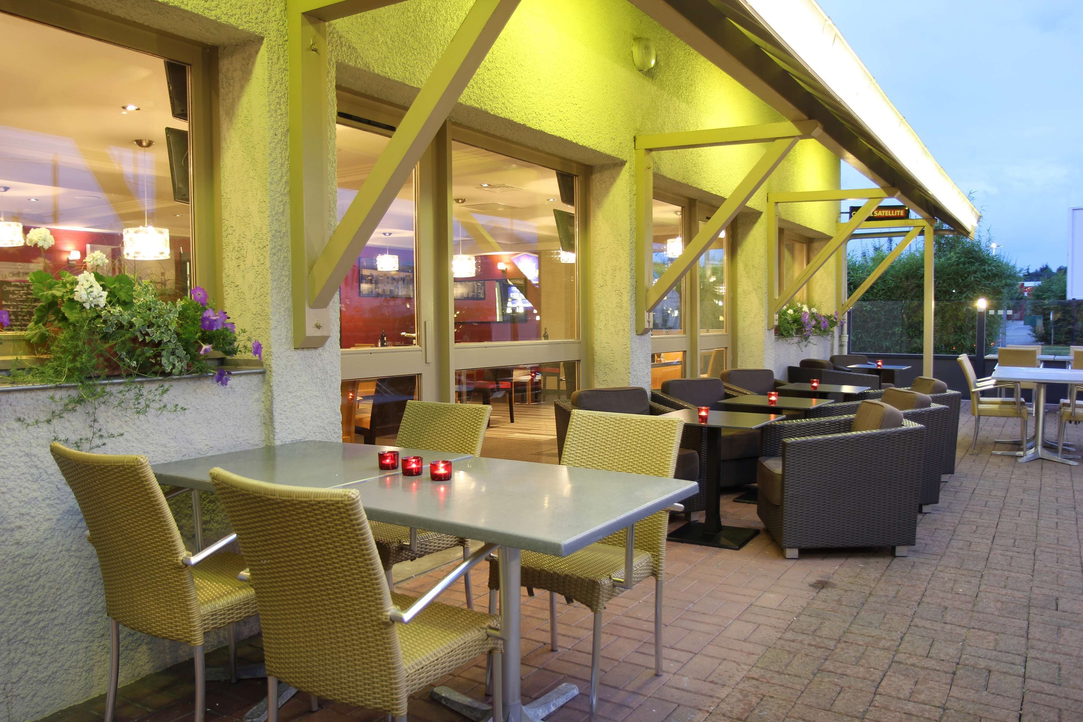 breakfast, lunch, dinner served; french cuisine