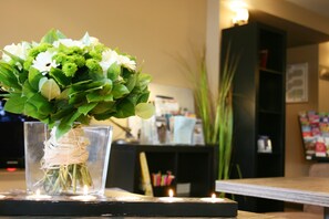 Coin salon dans le hall