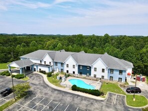 Exterior - Grand Vista Hotel and Suites (Vonore)