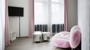 Suite, 1 Tempat Tidur Double, Bebas Asap Rokok | Didekorasi berbeda-beda dan dilengkapi dengan perabotan berbeda-beda