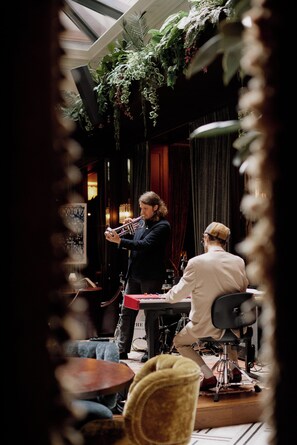 3 restaurants, breakfast, lunch, dinner served; American cuisine