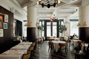 3 restaurants; breakfast, lunch, and dinner served