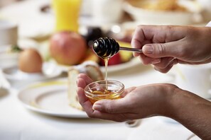 Free breakfast 