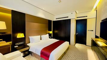 1 bedroom, minibar, in-room safe, desk
