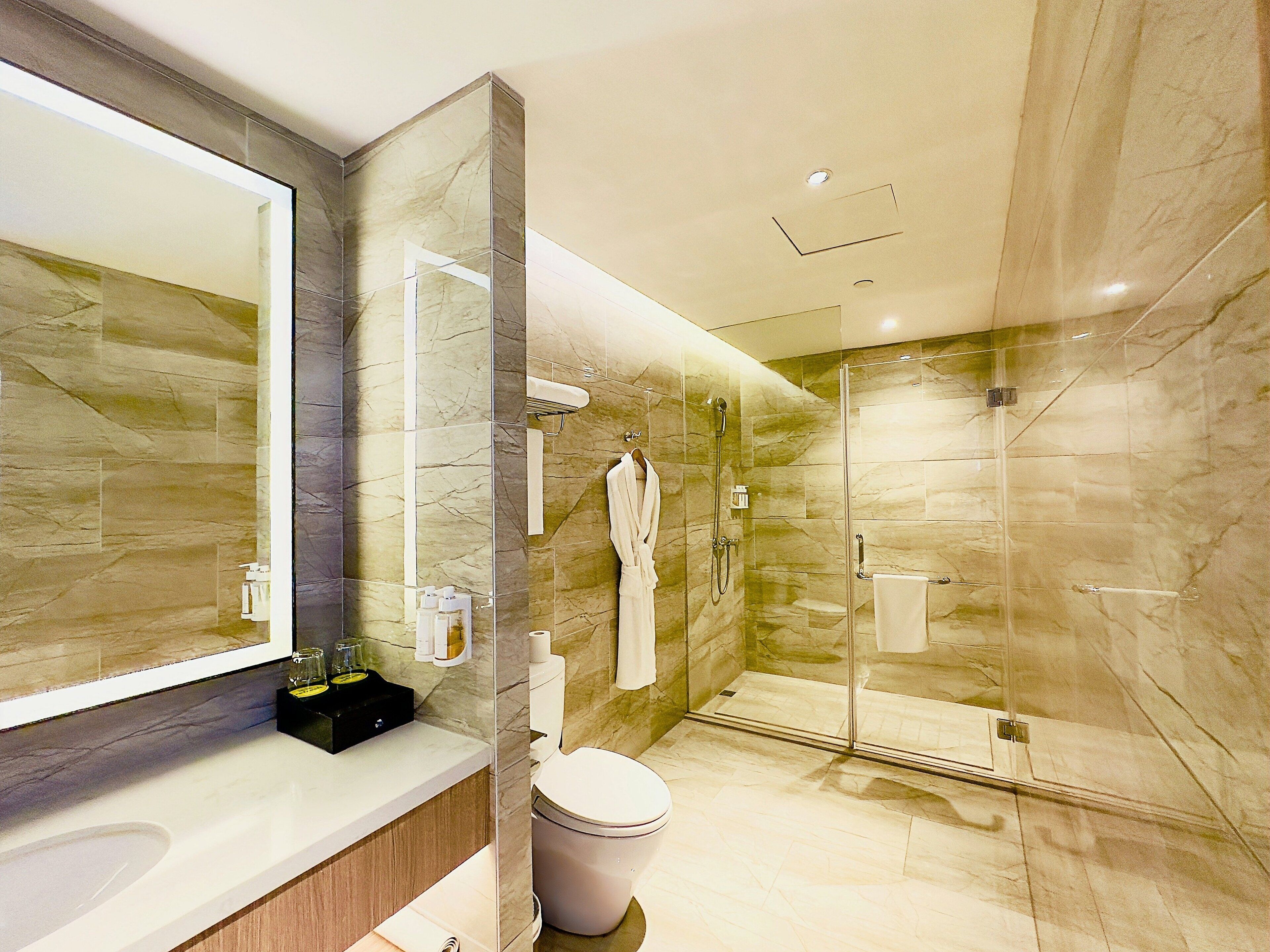 suite, 2 bedrooms | bathroom | shower, rainfall showerhead, free toiletries, hair dryer