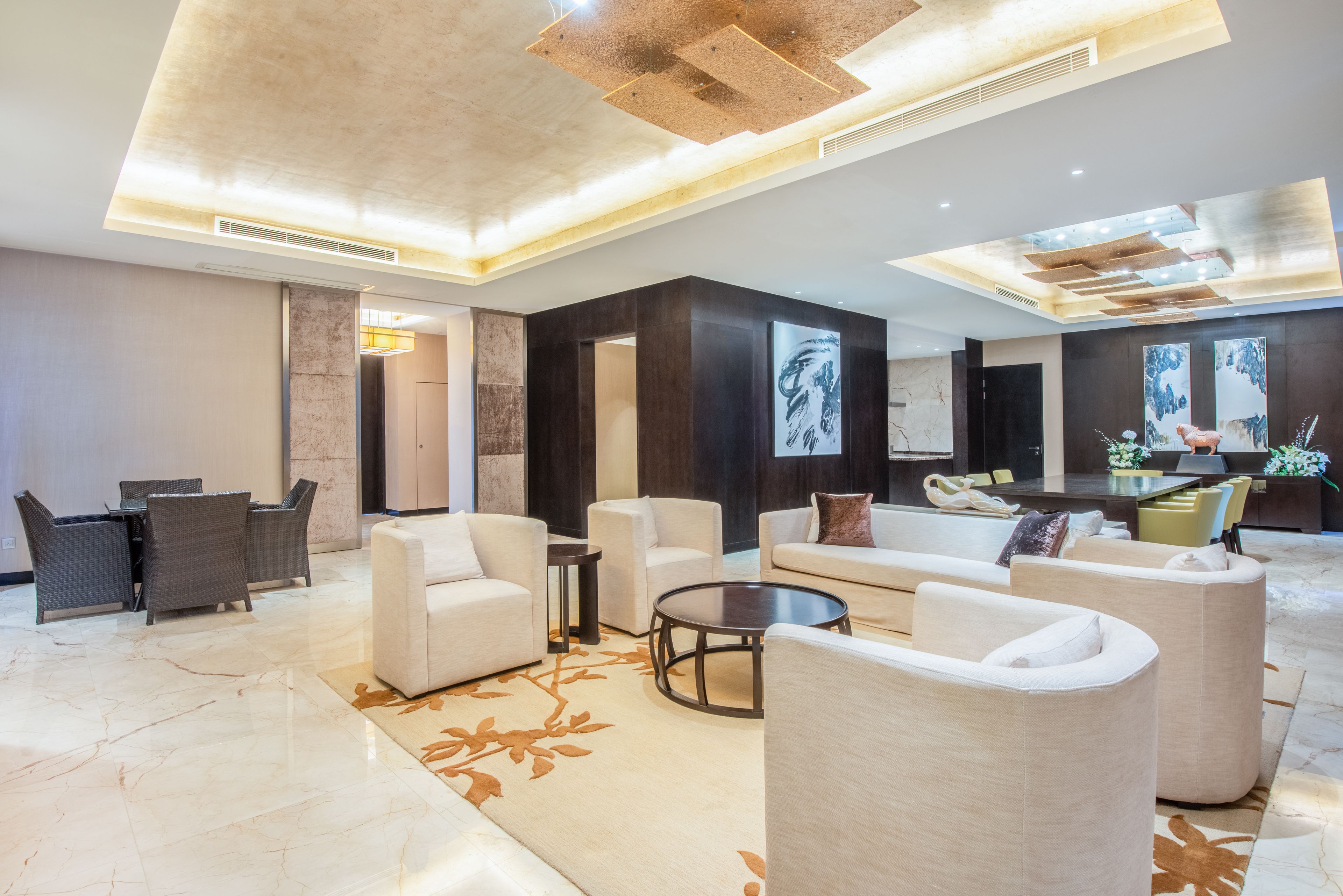 Minibar, in-room safe, desk, iron/ironing board