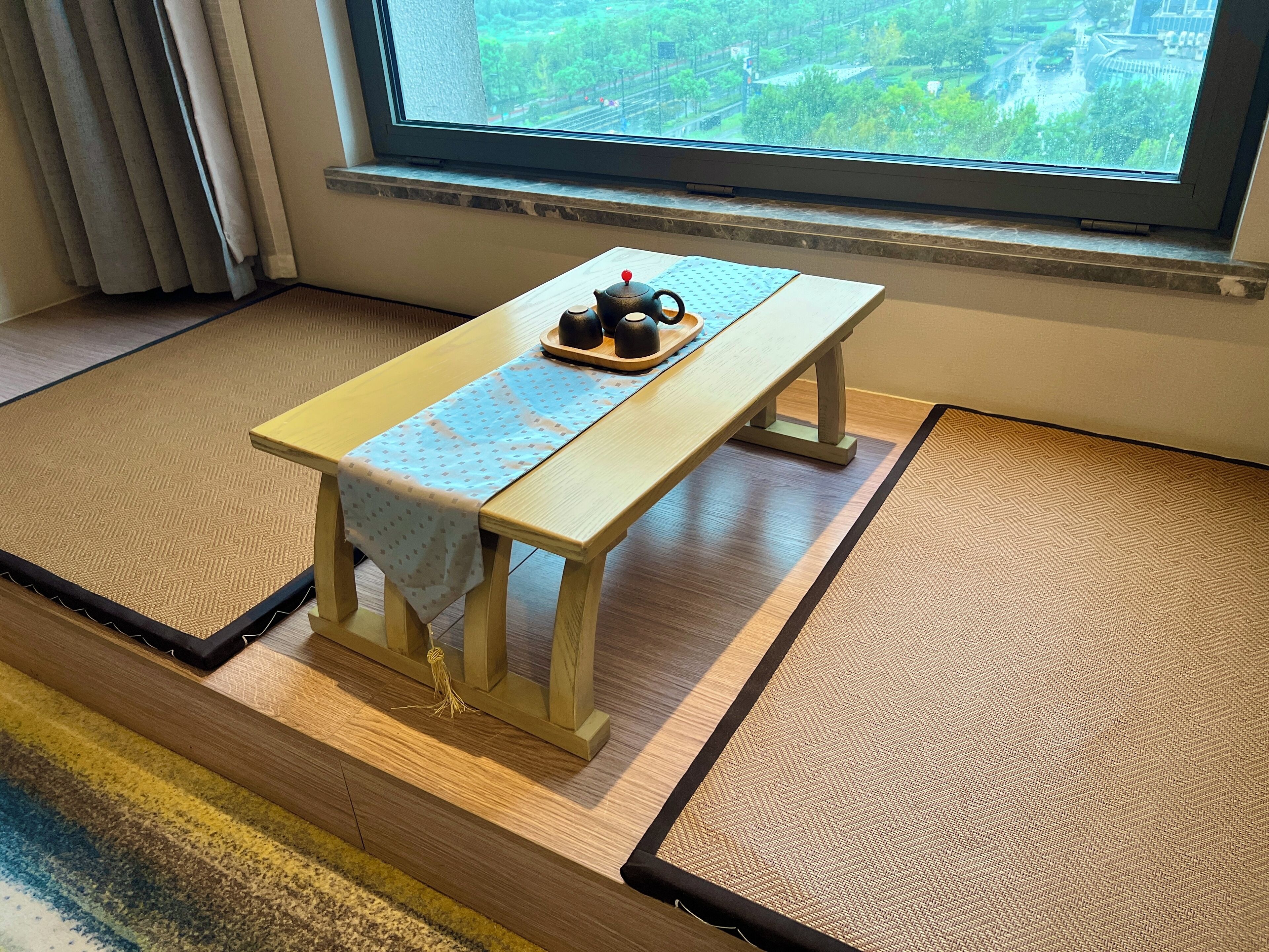 standard room, multiple beds, smoking (mid floor) | 1 bedroom, minibar, in-room safe, desk