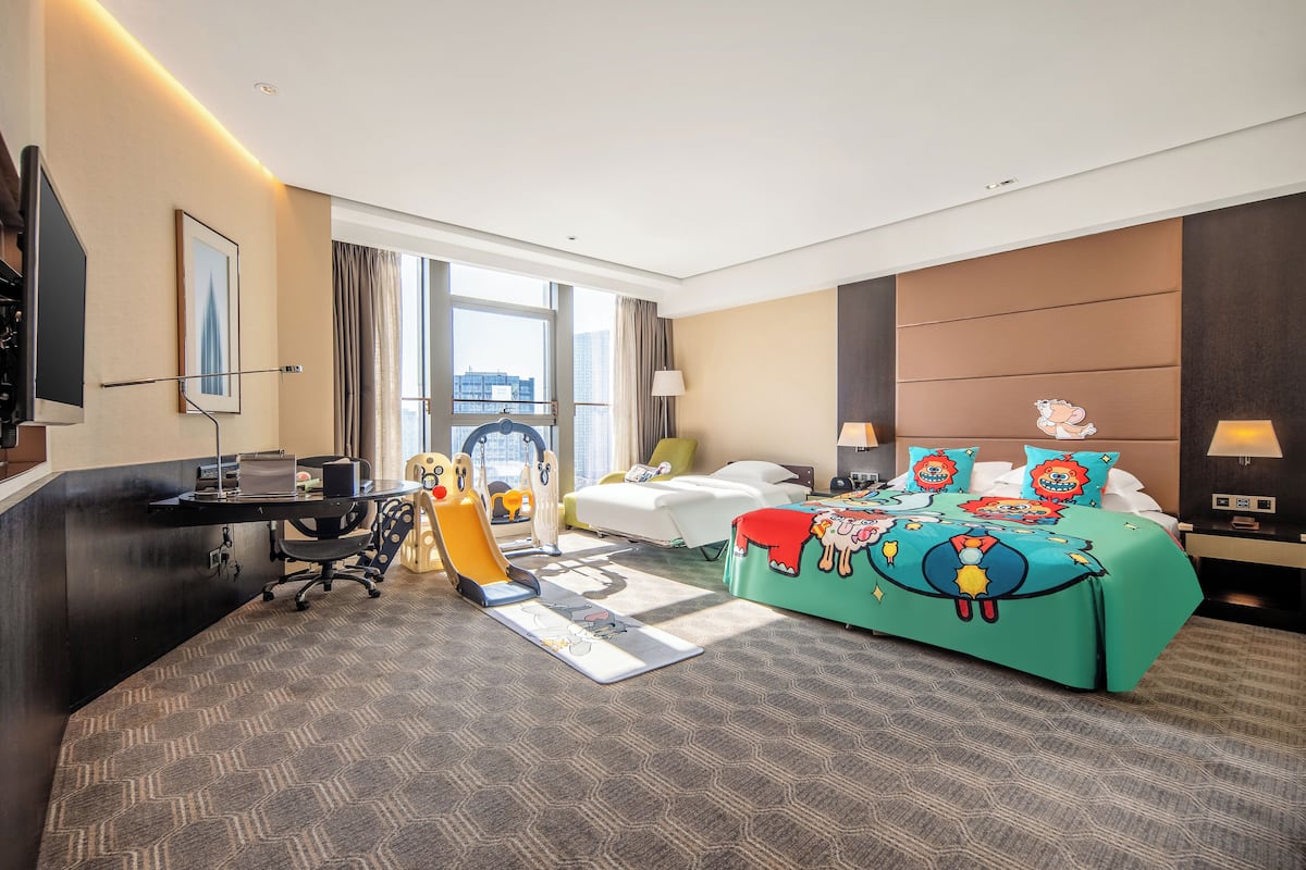 Premium Room, 1 King Bed (Kids Theme) | Minibar, in-room safe, desk, iron/ironing board