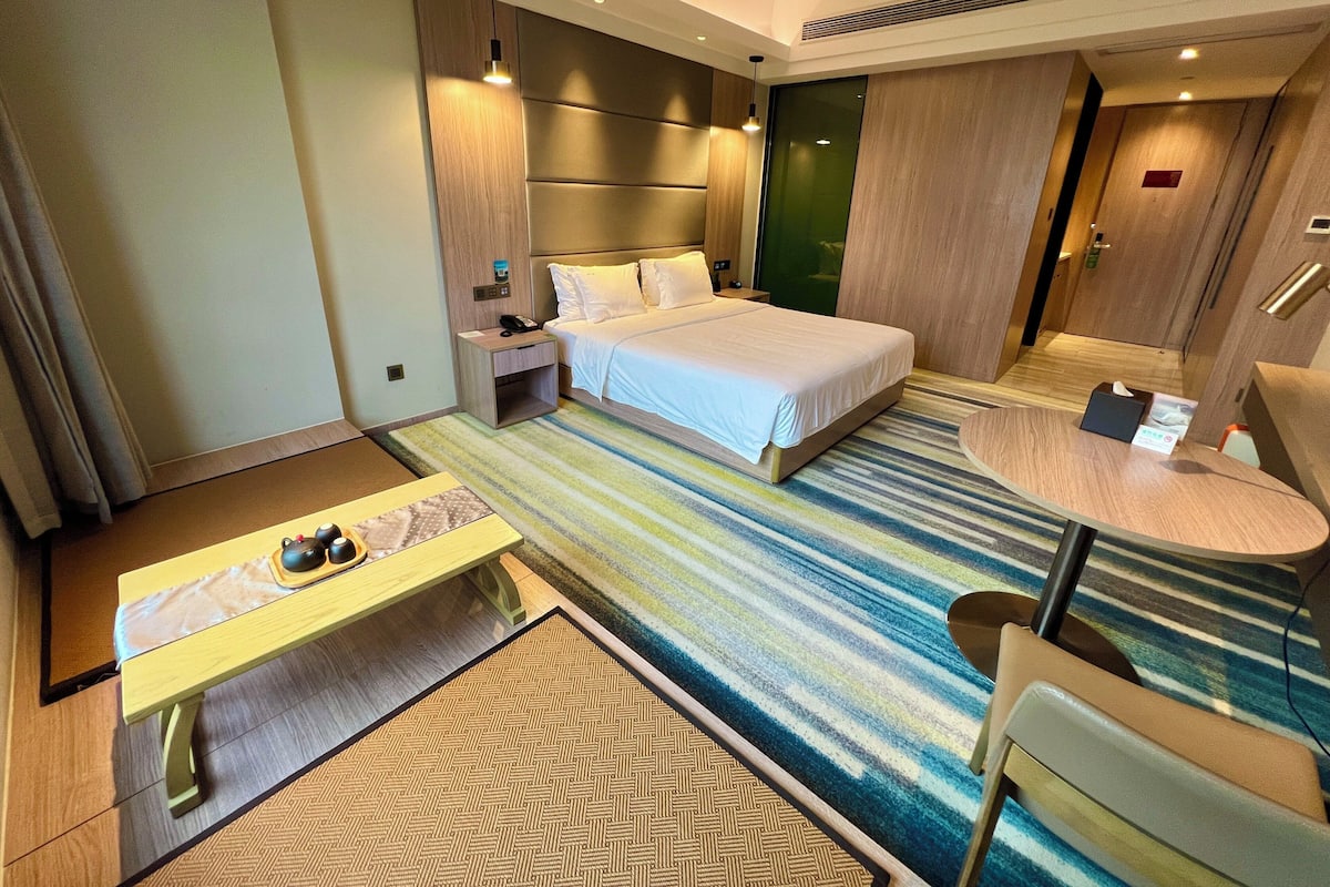 Standard Room, Multiple Beds, Smoking (Mid Floor) | 1 bedroom, minibar, in-room safe, desk