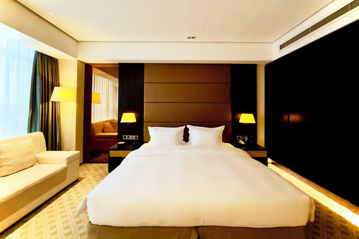 Minibar, Zimmersafe, Schreibtisch, Bügeleisen/Bügelbrett