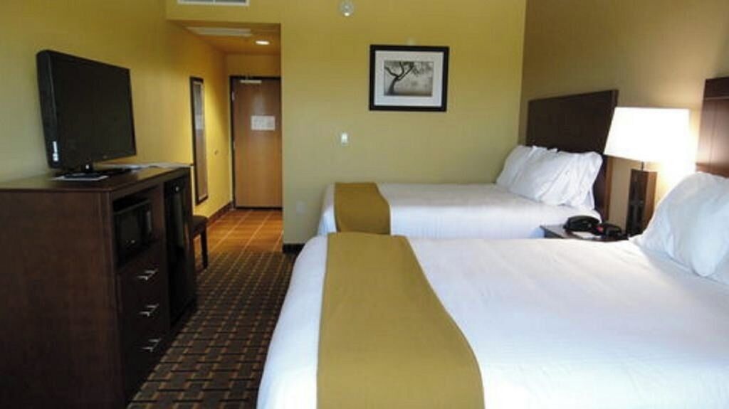 Premium bedding, in-room safe, desk, soundproofing