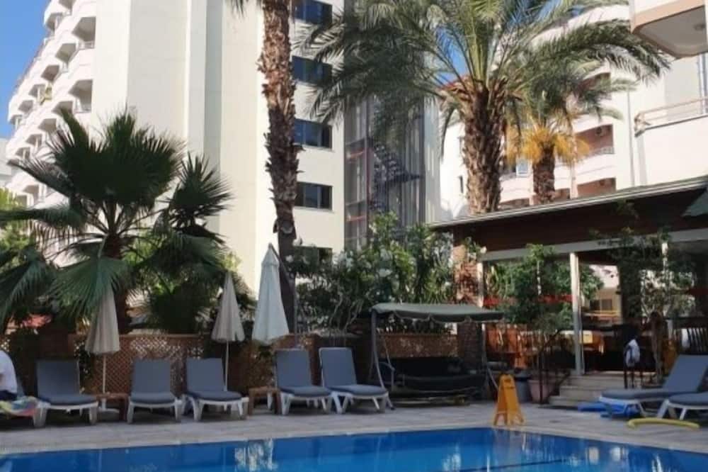 Remi Hotel