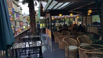 Breakfast, lunch, dinner served; Italian cuisine, garden views