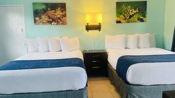 Kamer, 2 queensize bedden (Double) | 2 slaapkamers, individueel gedecoreerd, een laptopwerkplek