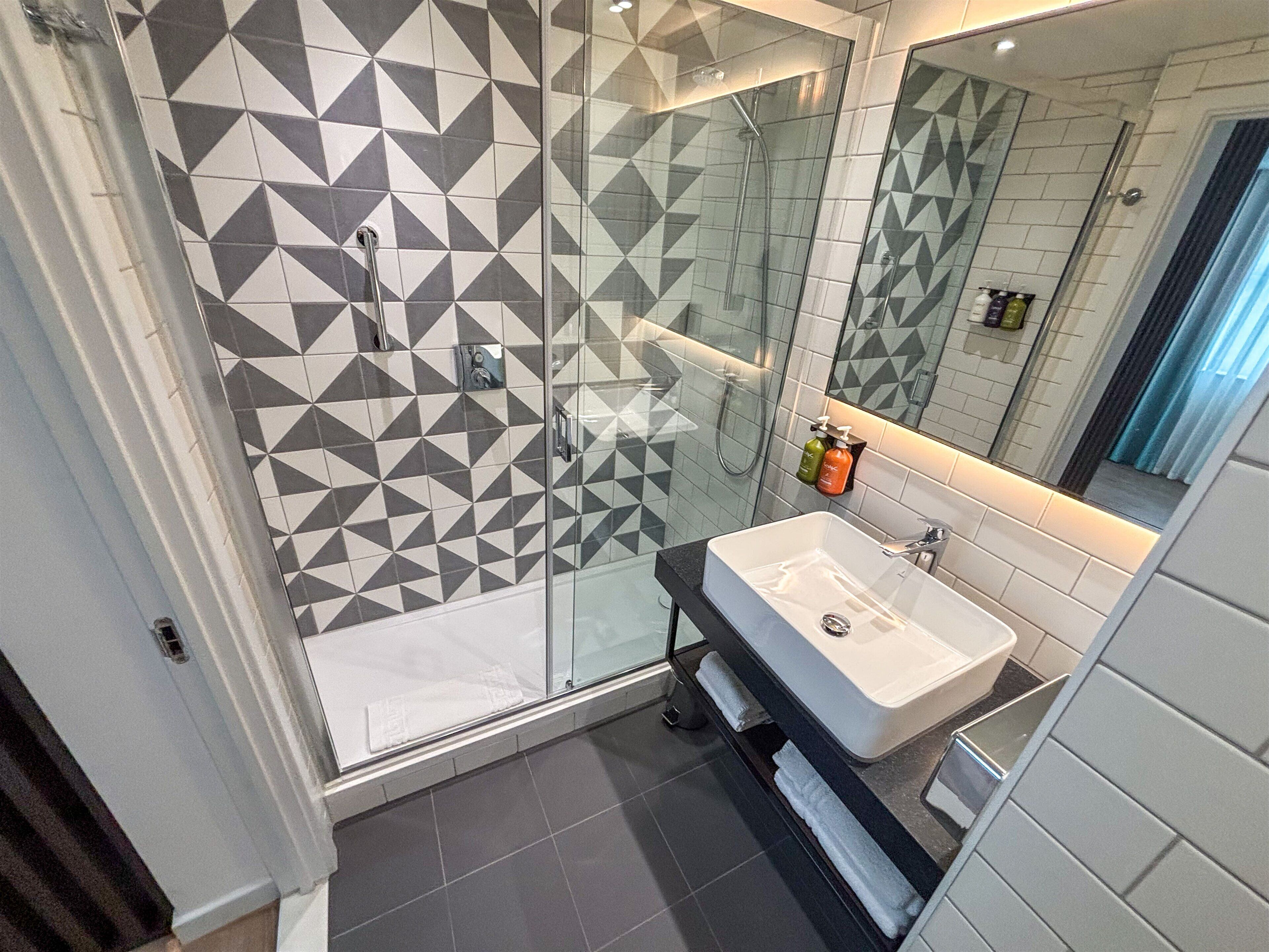 Photo - Holiday Inn London   Whitechapel, An Ihg