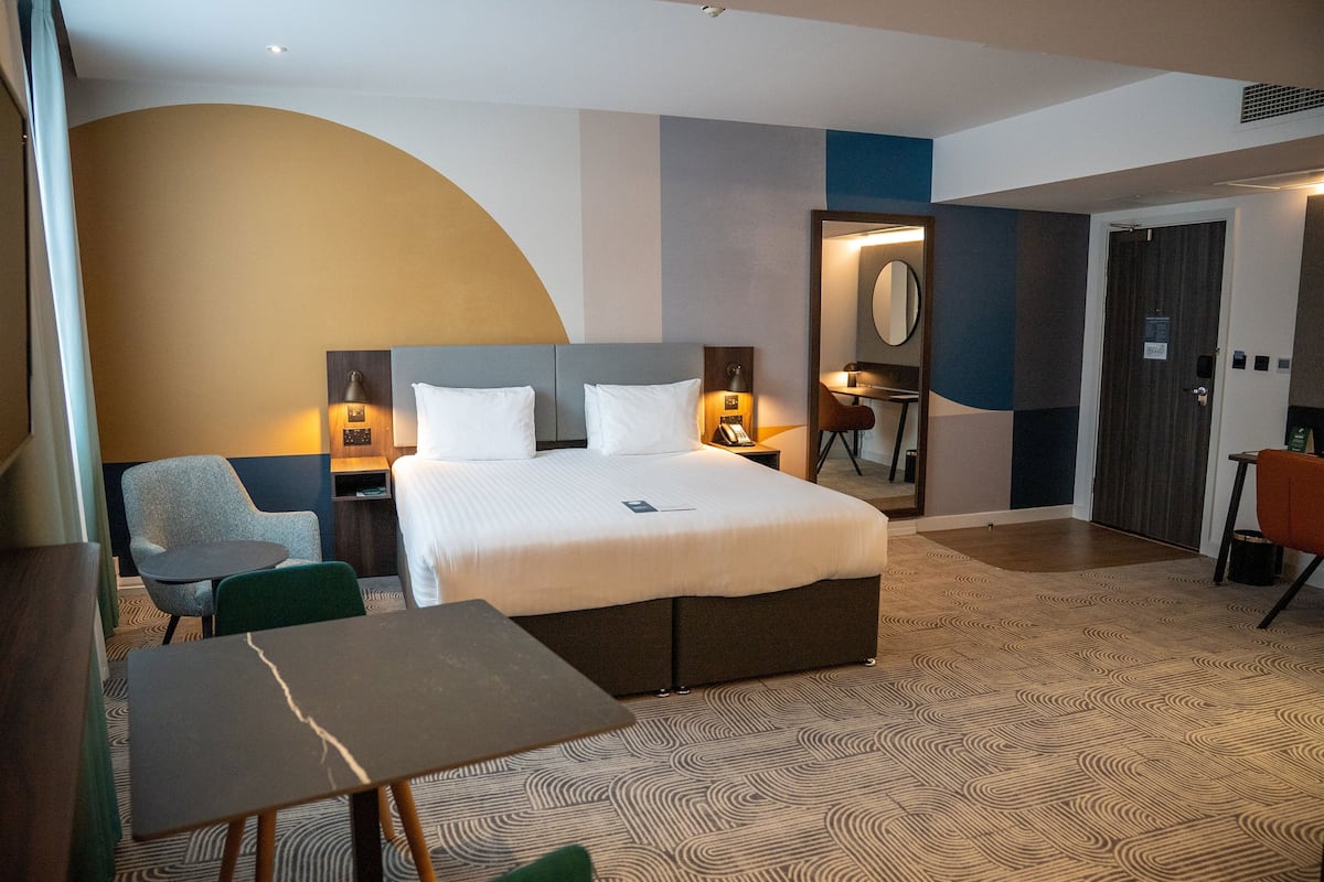 Suite, 1 King Bed, Kitchenette | Hypo-allergenic bedding, in-room safe, desk, laptop workspace
