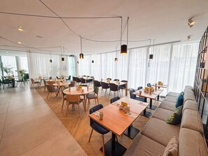 Breakfast, lunch, dinner and brunch served  - Holiday Inn London - Whitechapel by IHG (London)
