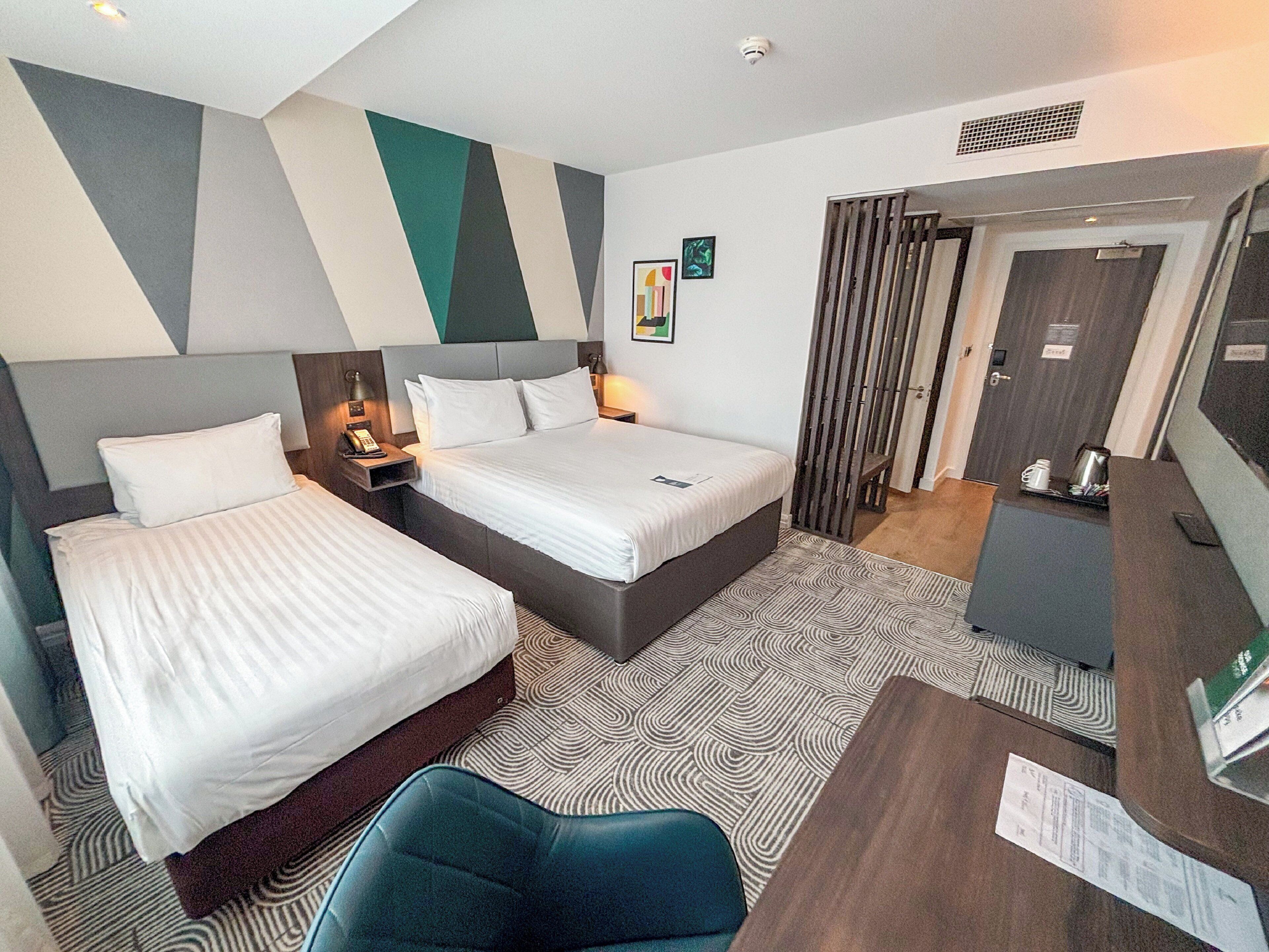 Standaard kamer, Meerdere bedden | Hypoallergeen beddengoed, een kluis op de kamer, een bureau