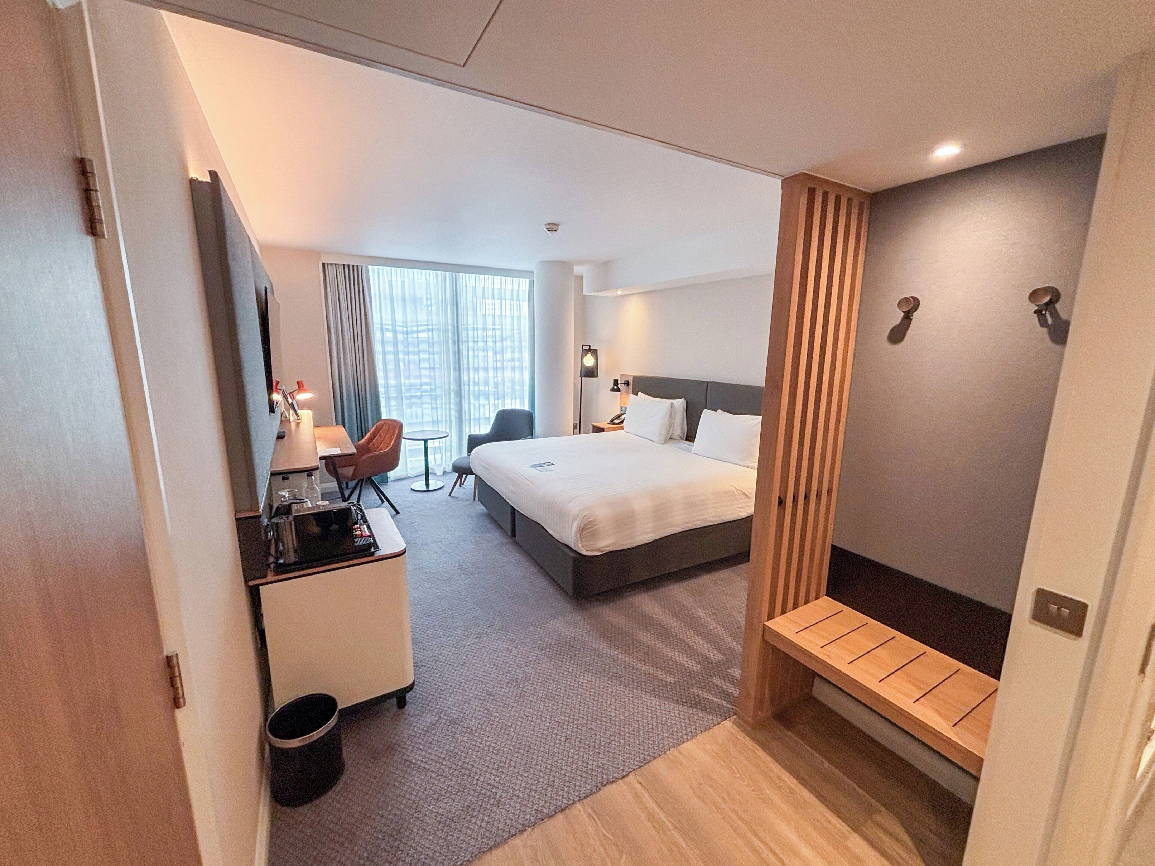 Premium Room, 1 King Bed | Hypo-allergenic bedding, in-room safe, desk, laptop workspace