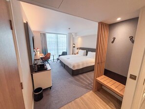 Chambre Premium, 1 très grand lit | Literie hypoallergénique, coffres-forts dans les chambres, bureau