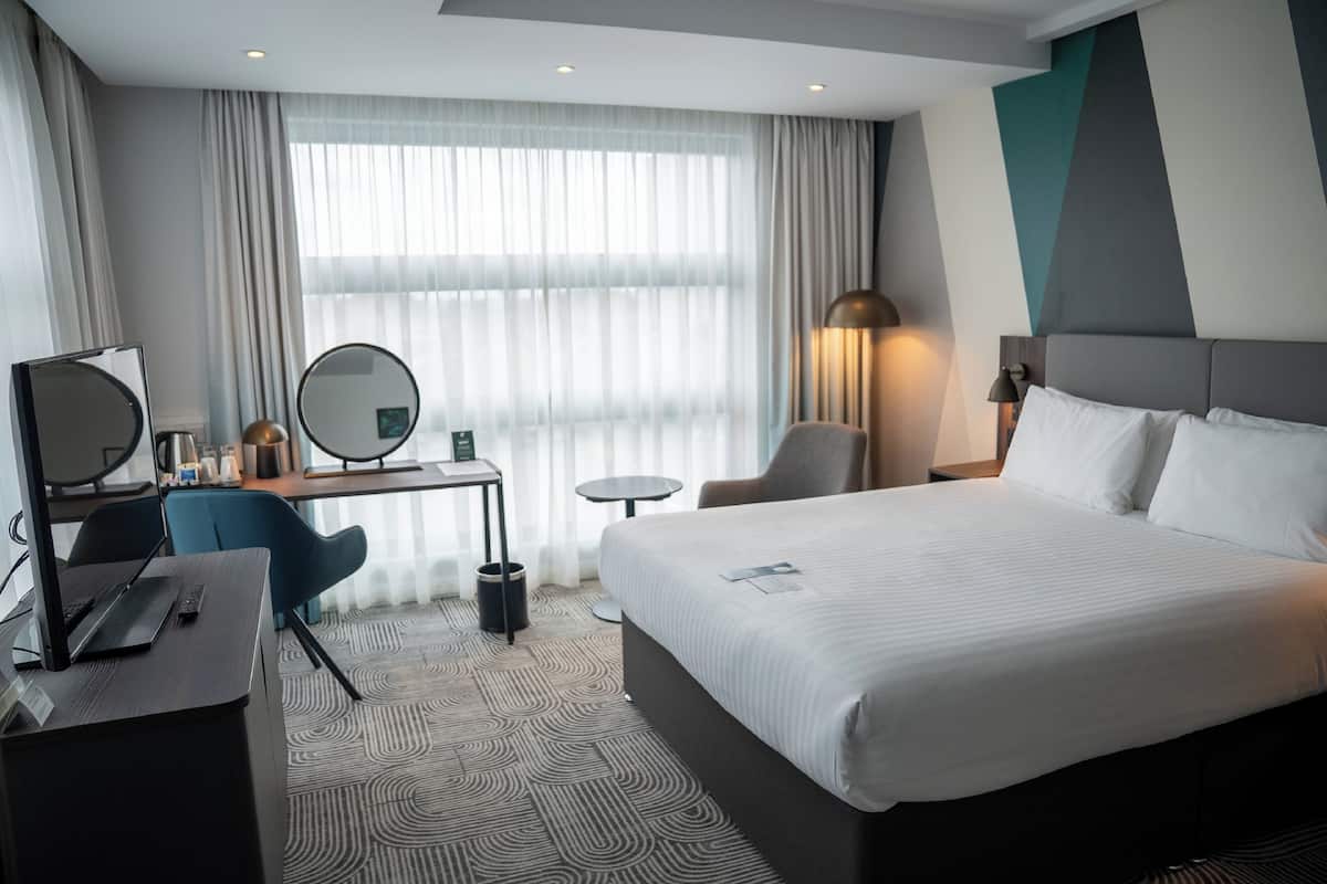 Habitación estándar, 1 cama doble, accesible para personas con discapacidad | Ropa de cama hipoalergénica, caja fuerte, escritorio