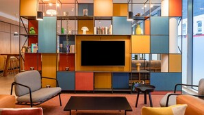 Breakfast, lunch, dinner and brunch served  - Holiday Inn London - Whitechapel by IHG (London)