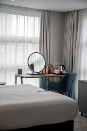 Standard Room | Hypo-allergenic bedding, in-room safe, desk, laptop workspace - Holiday Inn London - Whitechapel by IHG (London)