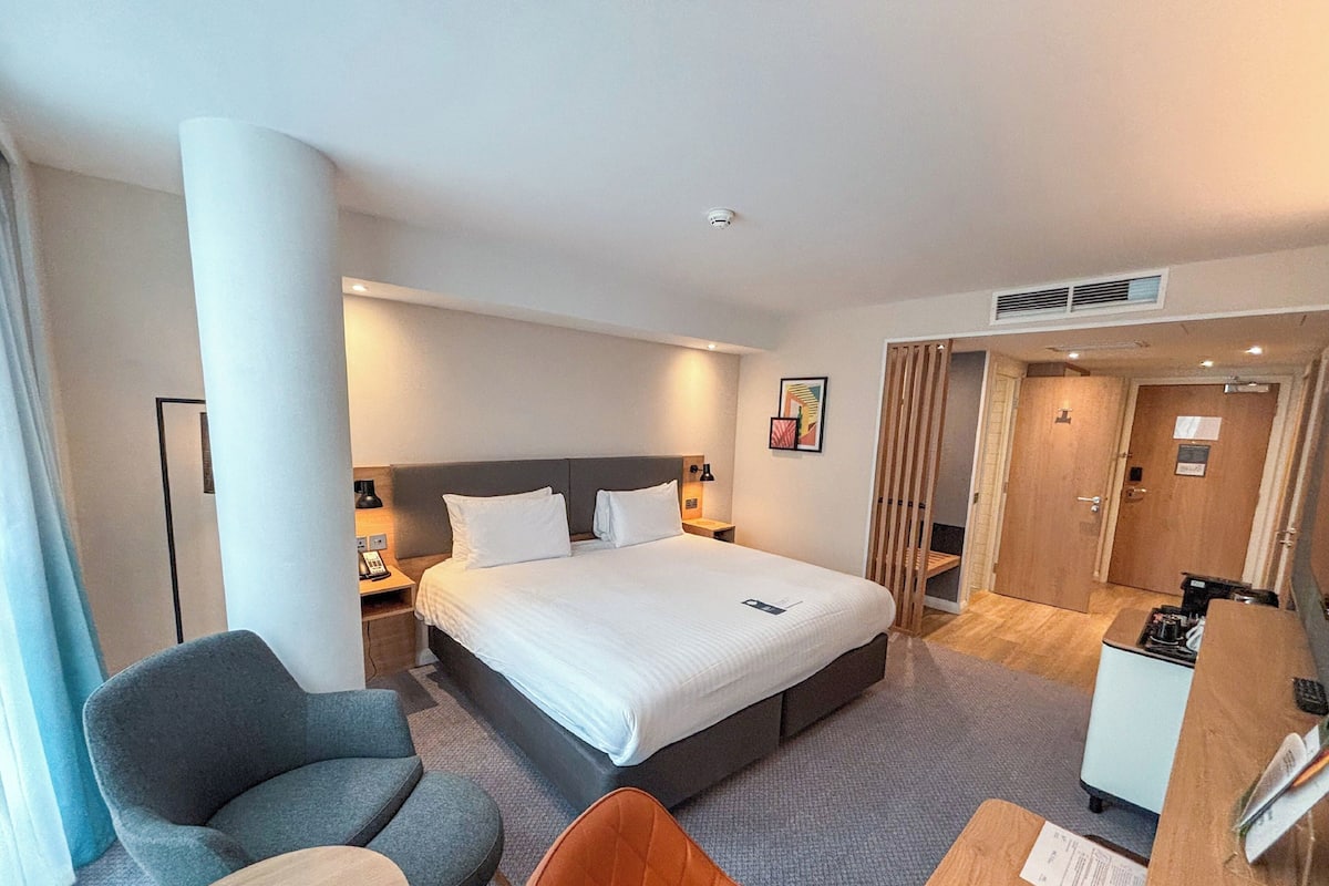 Habitación Premium, 1 cama de matrimonio grande | Ropa de cama hipoalergénica, caja fuerte, escritorio