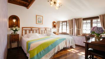 Tweepersoonskamer | Een kluis op de kamer, een strijkplank/strijkijzer, gratis babybedden