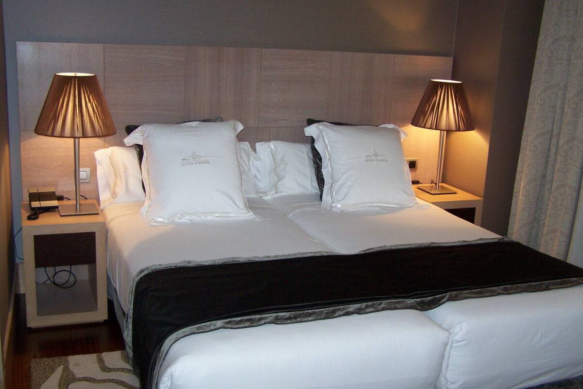 egyptian cotton sheets, premium bedding, down duvets, minibar
